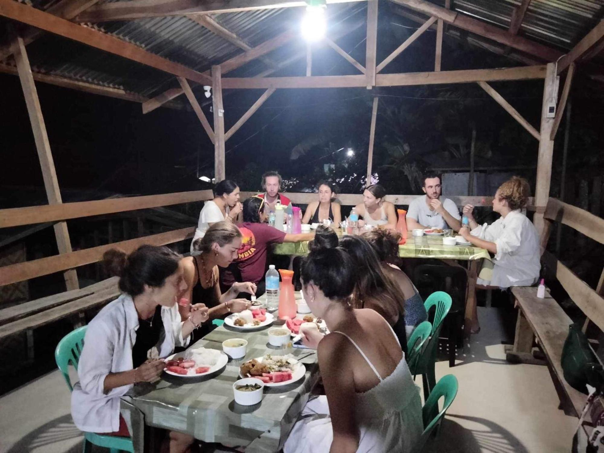 Roca'S Homestay Backpackers Chalet Batuan Exterior foto