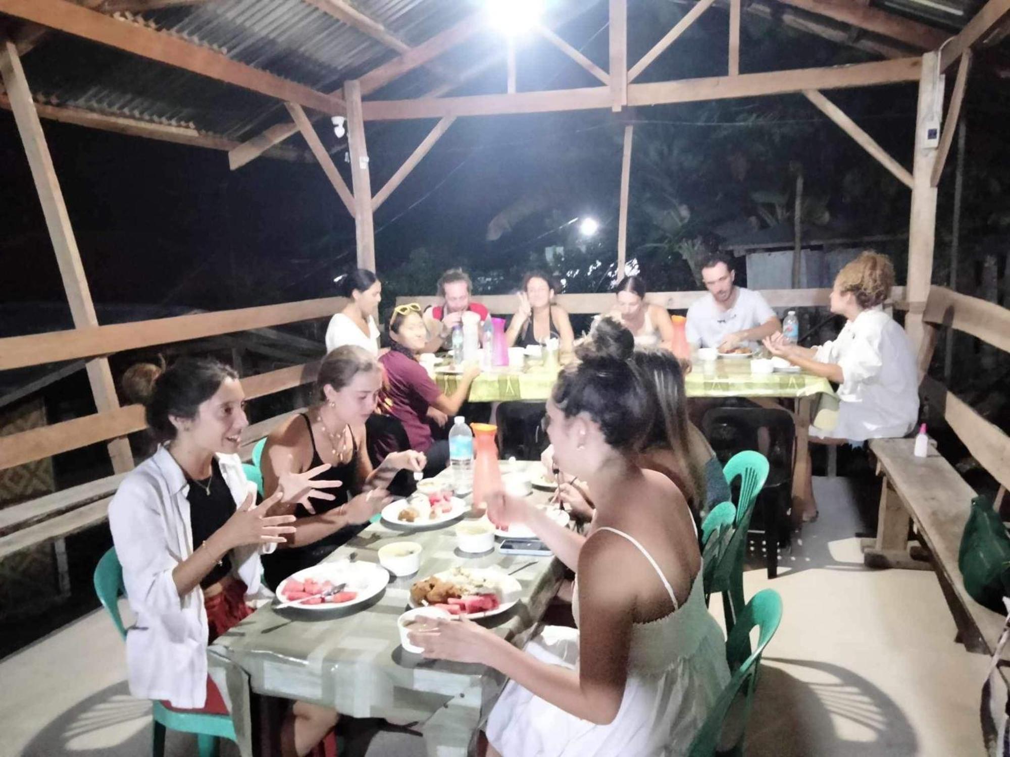 Roca'S Homestay Backpackers Chalet Batuan Exterior foto